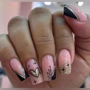 ❤️ 24pcs reusable short square press on nails with hearts 💕